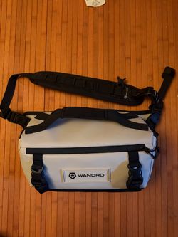 WANDRD Rogue 6L Camera Sling Mint Condition Peak Design