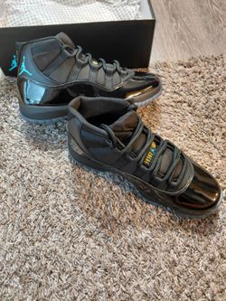 Men's size 8 price negotiable