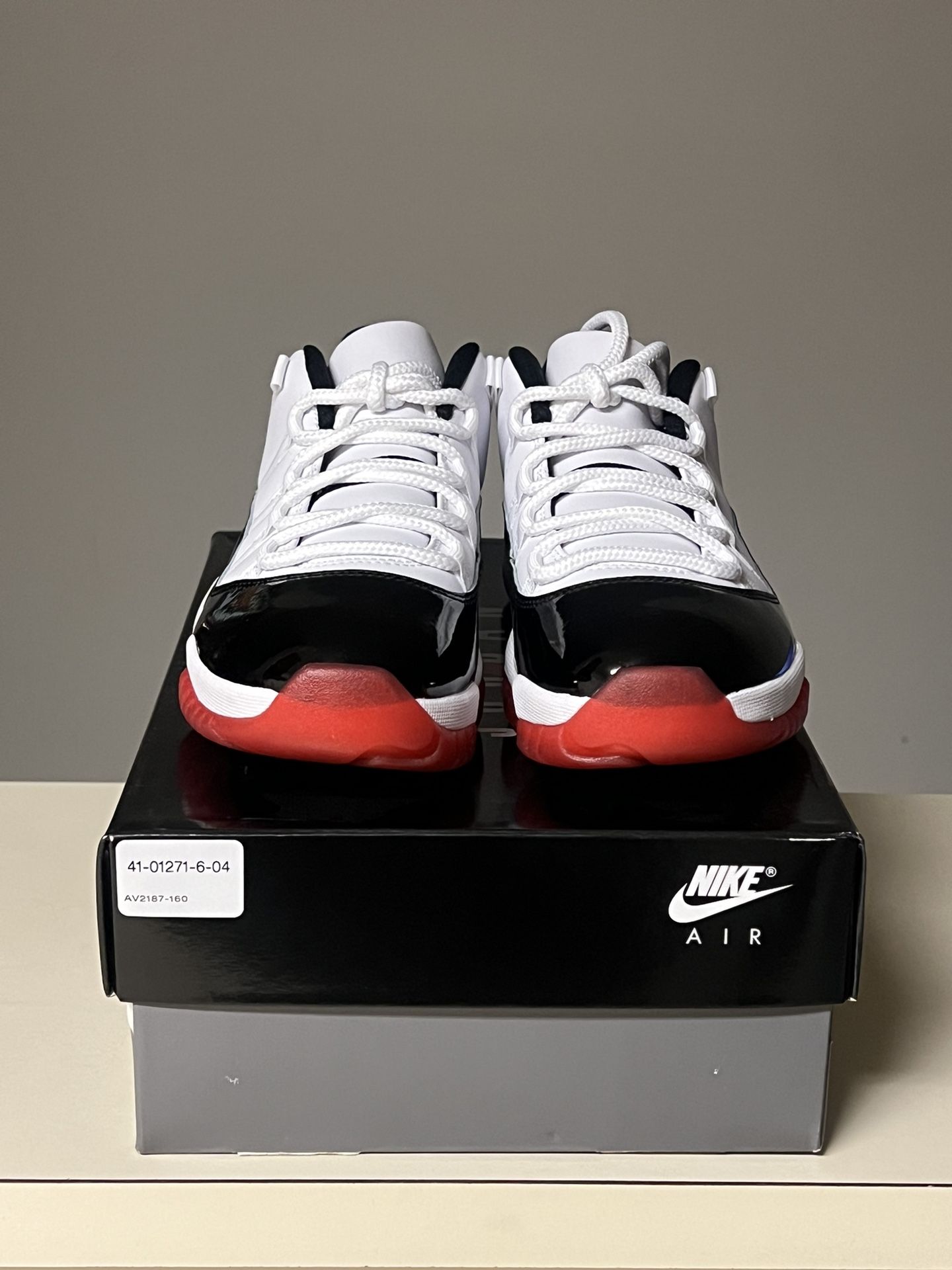 Air Jordan Retro 11 Low “CONCORD BRED” Size