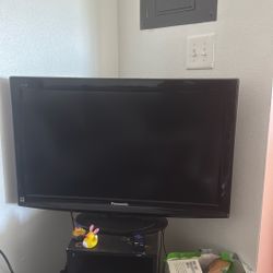 32” TV