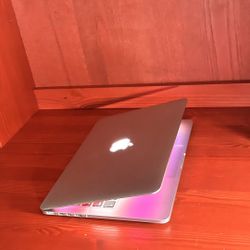 Apple MacBook Pro 13” Retina I5/8GB\256GB SSD $220