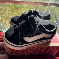Old skool vans size 5.5 toddler