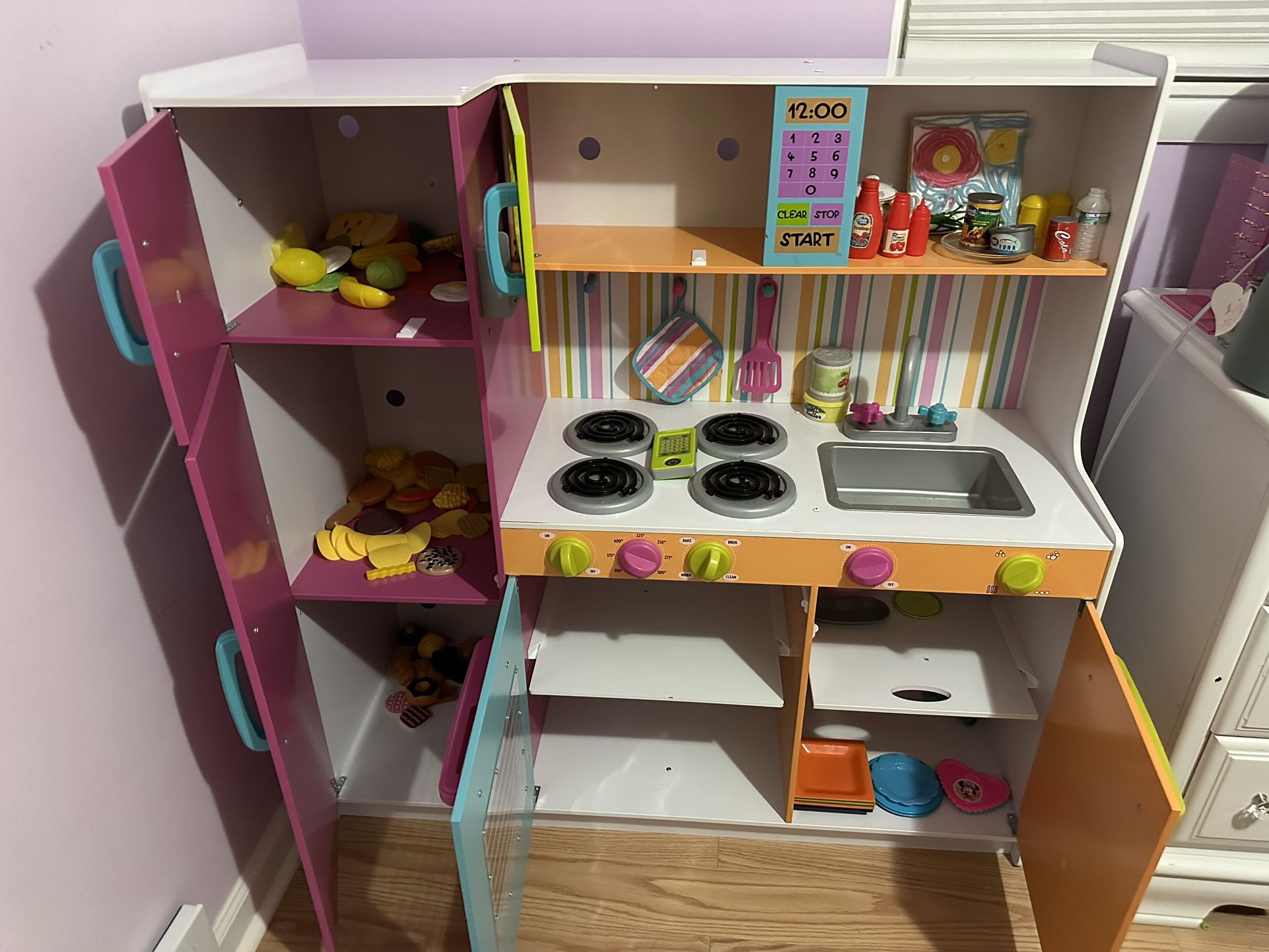 KidKraft Deluxe Big and Bright Wooden Play Kitchen