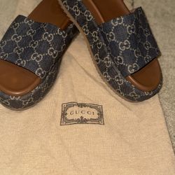 Gucci Wmns GG Lame Platform Sandal 