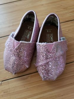 H&m, toms ,little me , Cassie T3,T4 cute shoes