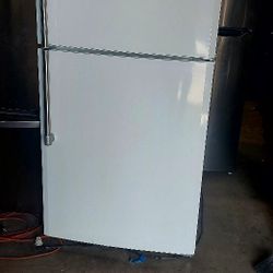 Fridge 33"w
