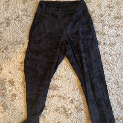 Lululemon Camo joggers Size 6