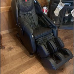 Ironman by addaday full body massage chair for Sale in Humble TX