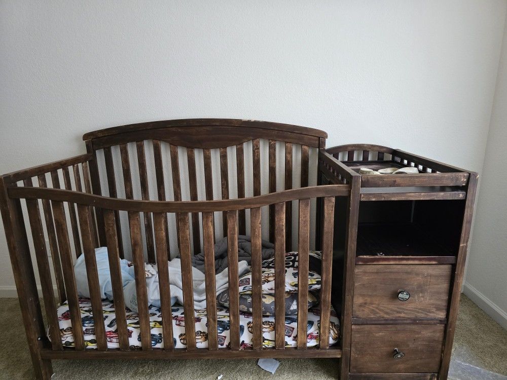 Crib And Changing Table 
