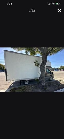 2015 15000 Box truck
Ford transit Engine 3.2L I5 Biodiesel
With 14 feet white cube van 
Curtain Airbags

Driver Airbag

Front Side Airbags

Passenger 