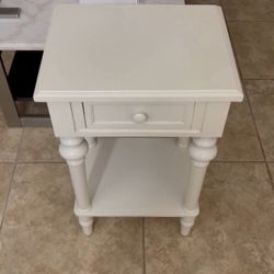 End Table / Lamp Table