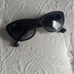 Ray-Ban Sunglasses (RB4227)