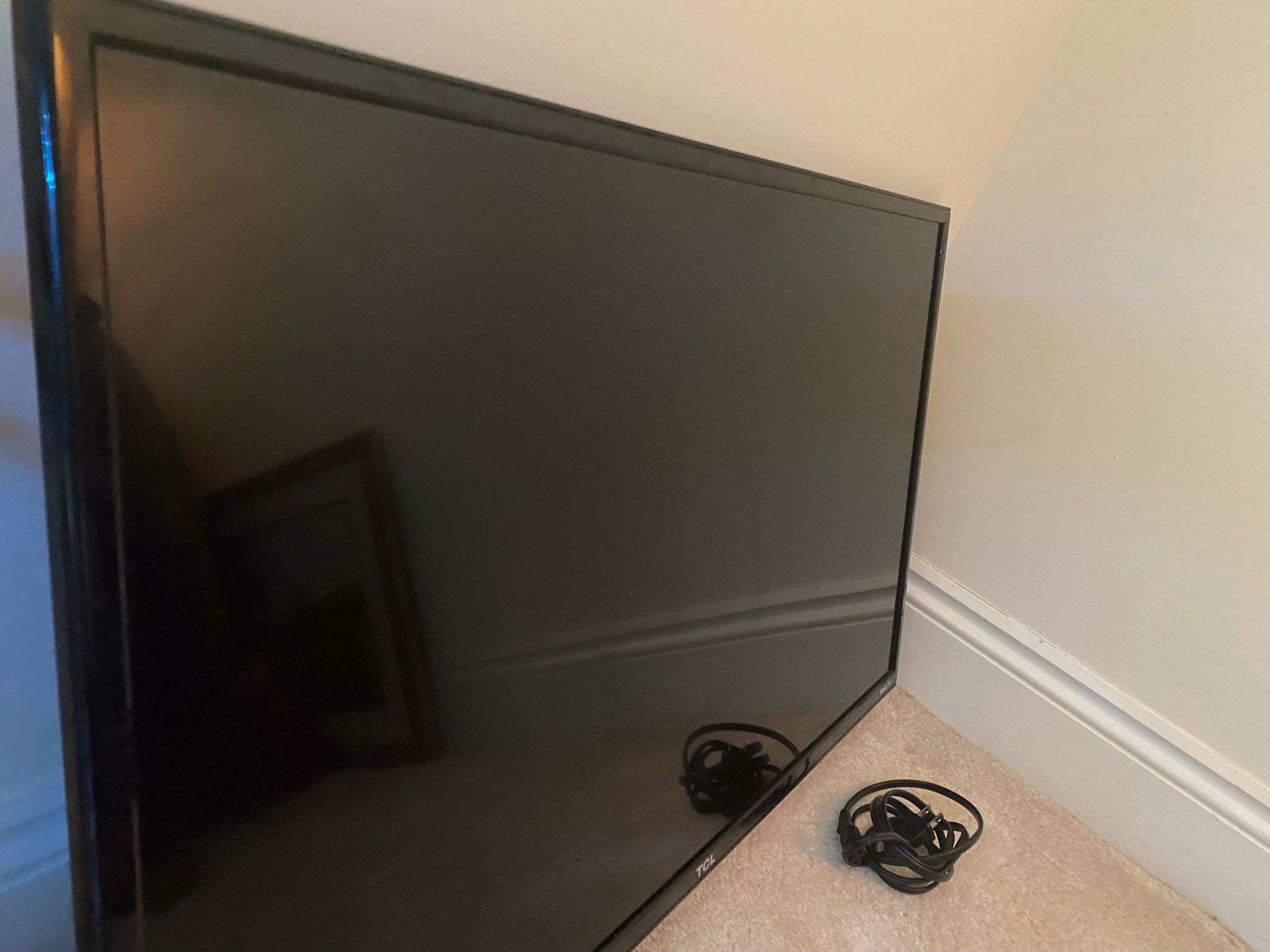 TCL 32” HDLED Roku smart TV (32s301) 1920x1080