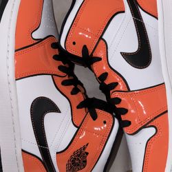 Jordan 1 Mid “Turf Orange” Size 9 