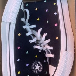 Converse High Top Big Kids Size 6 ( Can Fit Women 7.5-8) 