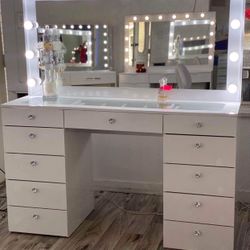 Large Glass Top Make Up Vanity With Hollywood Lights 