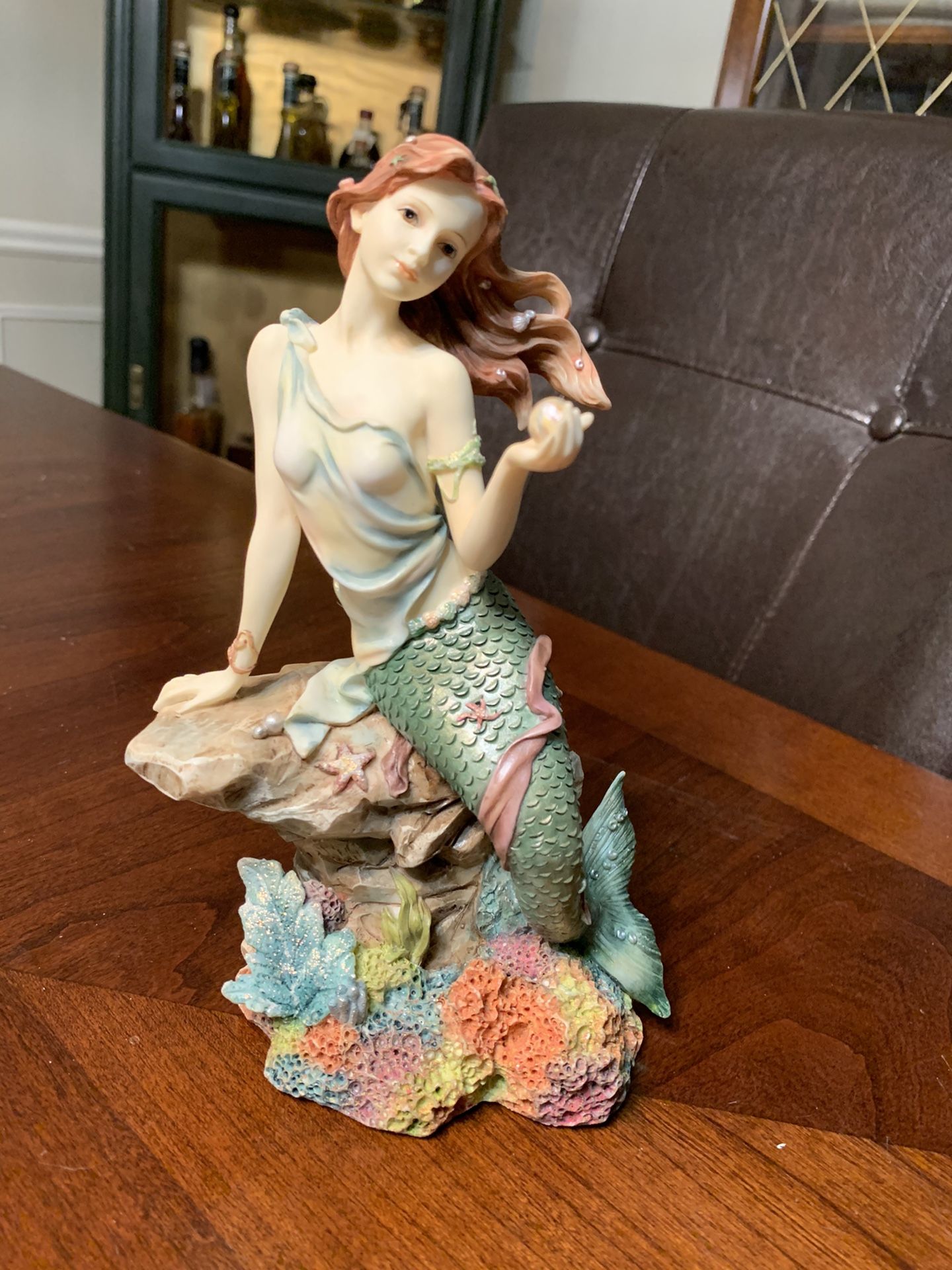 Syrens Of The Sea - Brynn - Mermaid With Pearls Figurine made by Munro 7" x 5" with box
