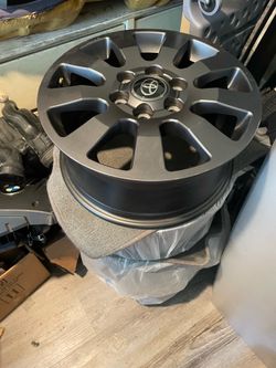 2025 Toyota Land Cruiser OEM Wheels 6x139 / 18” Set of 4
