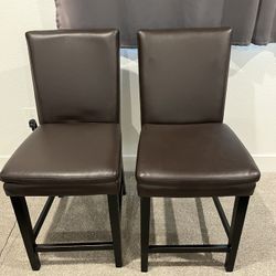 2 counter brown chairs with soft padding. Please include what time you are able to pick it up today. Pickup by 1500 Goldfish Way Sacramento, CA 95832