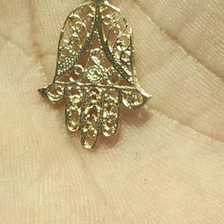 Intricate 14kt Gold Hamsa Pendant. 