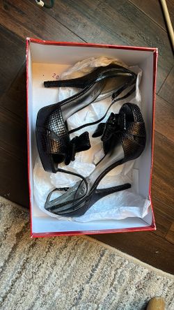 Guess Women’s Heels Size 6M New