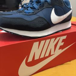 NIKE MD VALIANT