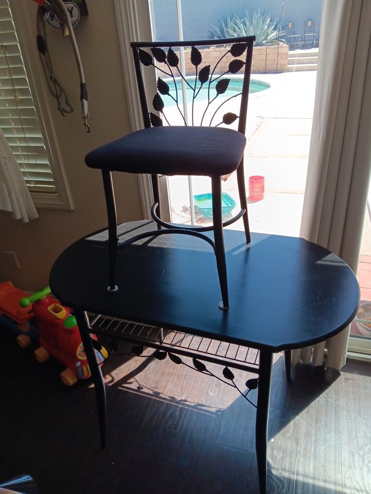 Small Table Shelf And Matching Chair Nice Design