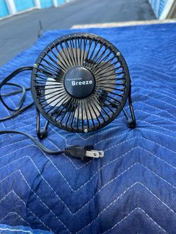 Hawaiian Breeze CH-V4 (EB36444) 4in Metal Table/Desk Fan, 3 Blade, 120V 20W