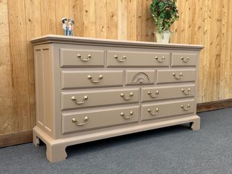 Vintage Broyhill Multi-Drawer Dresser – Fully Refinished