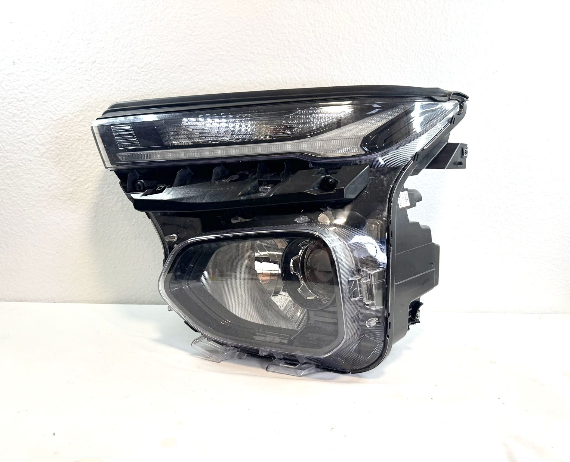 2021 - 2023 CHEVROLET TRAIBLAZER HALOGEN W/LED LH DRIVER SIDE HEADLIGHT OEM