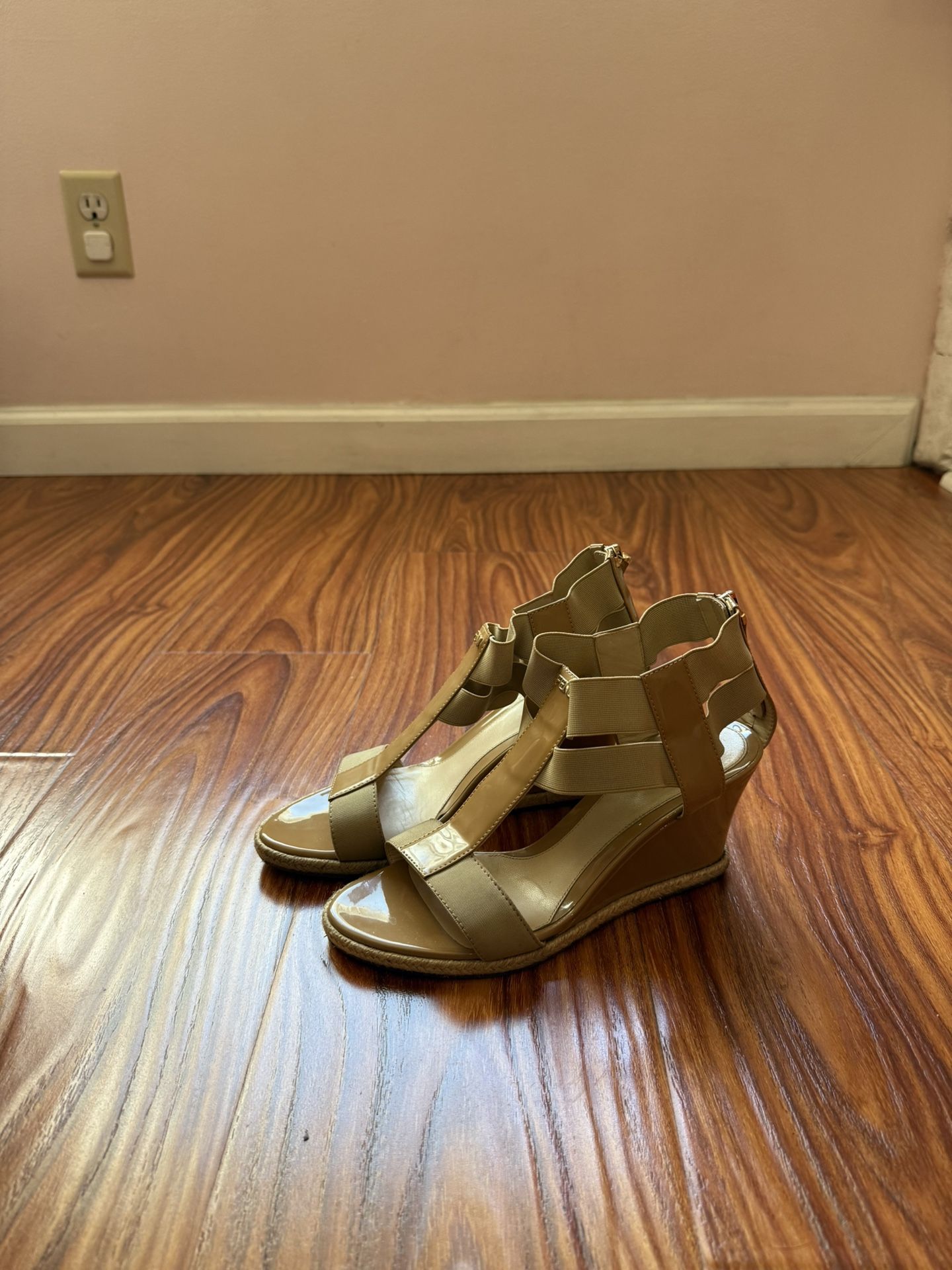 FENDI BEIGE PATENT LEATHER & ELASTIC FABRIC CARIOCA WEDGE ESPADRILLE SANDALS US6