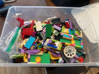 Lego bin with random pieces