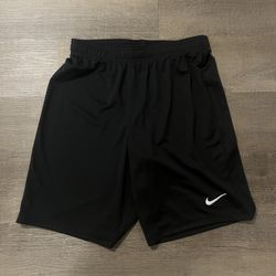 🔥 Brand New Nike Men’s Athletic Shorts – Size M