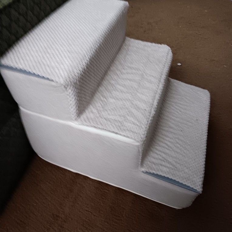 Brand New Animal Steps. Never Used