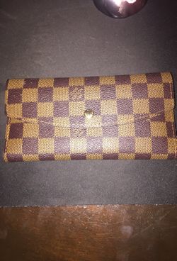Louis Vuitton woman’s wallet Authentic