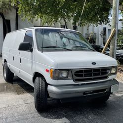 Ford E-250, excellent Condition, A/C, White Color, New Tires And Ready To Work.