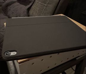 Apple iPad Magic Keyboard Black Folio Case