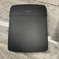 LINKSYS  E900 300mbps  4ports 10/100 Wieless Router 