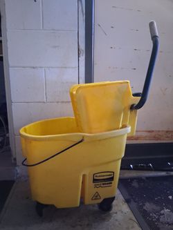 Commercial Wave Break Mop Bucket