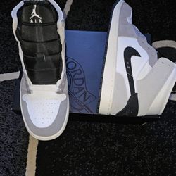 AIR JORDAN 1 MID MEN SHOES NEW 