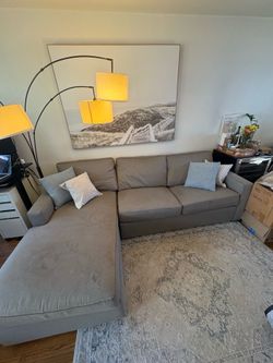 Gray Sectional Sleeper Sofa with Chaise / Pull-Out Bed