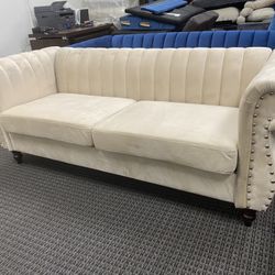 Beige Sofá 