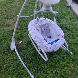 Fisher Price 2-in-1 Deluxe Cradle 'n Swing
