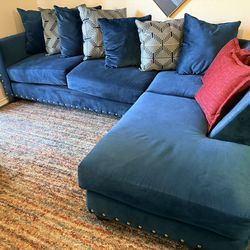 Modern Blue L-Shaped Sectional Couch – Clean, Pillows Included