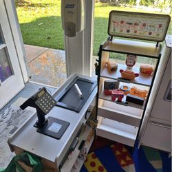 Melissa’s and Doug Fresh Mart