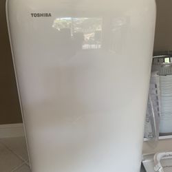 Toshiba Portable A/C - 8000 BTU