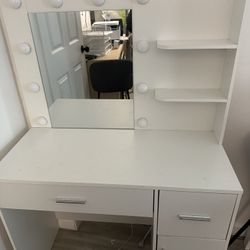 Vanity With Lights - White 