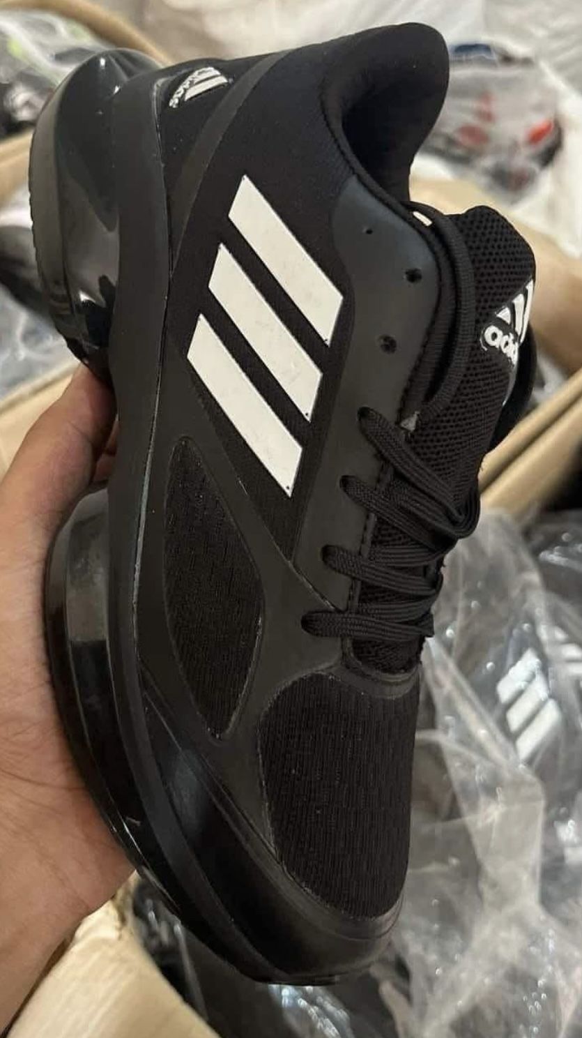 Adidas Sneakers