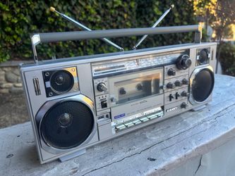 Sanyo mini boombox stereo cassette radio boom box