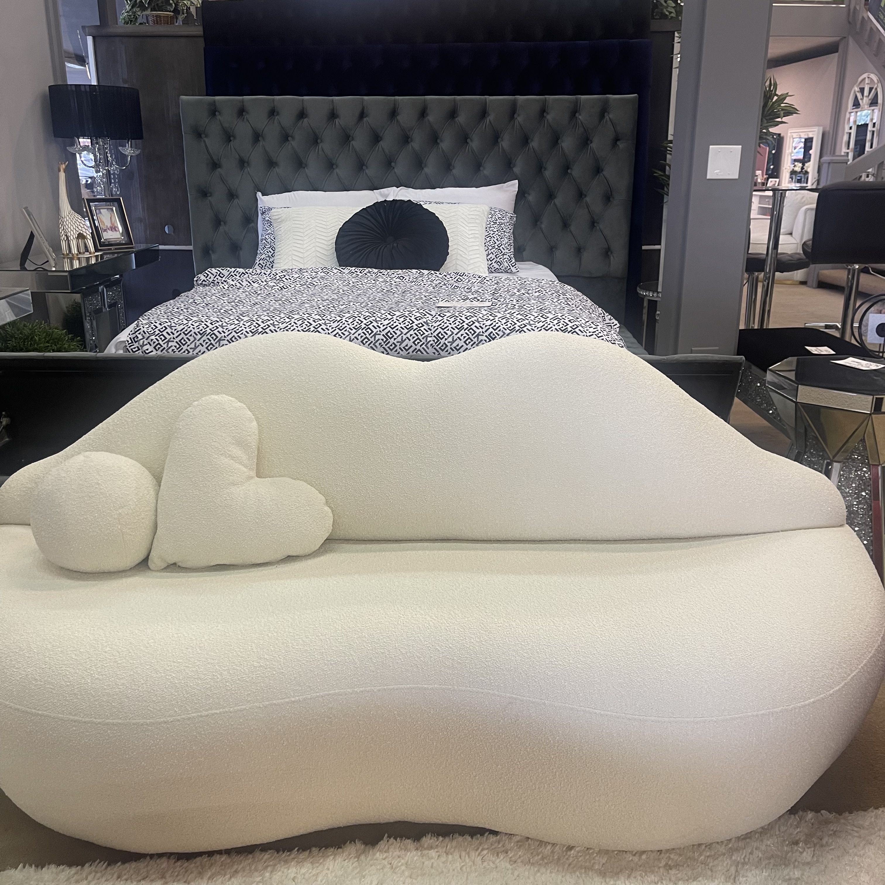 Kiss 💋 Ivory Boucle Teddy Sherpa Loveseat